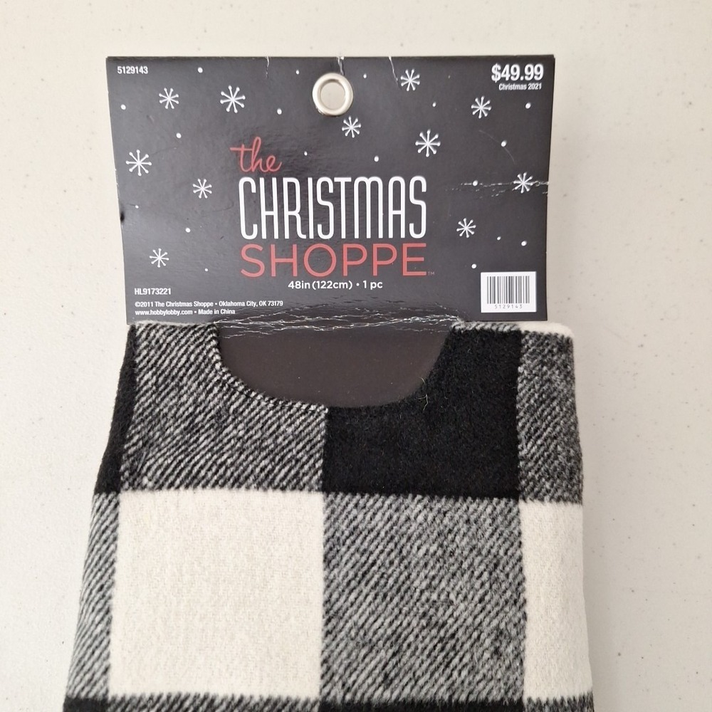 The Christmas Shoppe Tree Skirt Black and White‎ Buffalo Plaid 48"  NEW - Picture 2 of 9